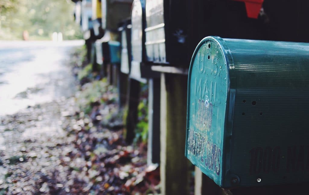correo postal tradicional