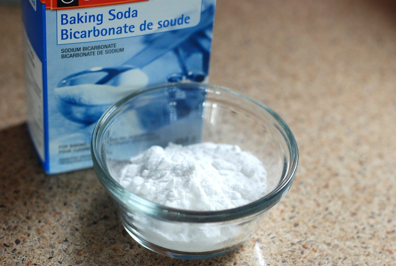 Bicarbonato de sodio funciona como antiácido. 