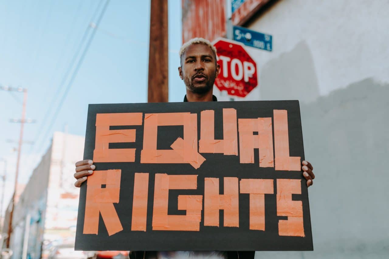 Reclamo por igualdad de derechos. 
