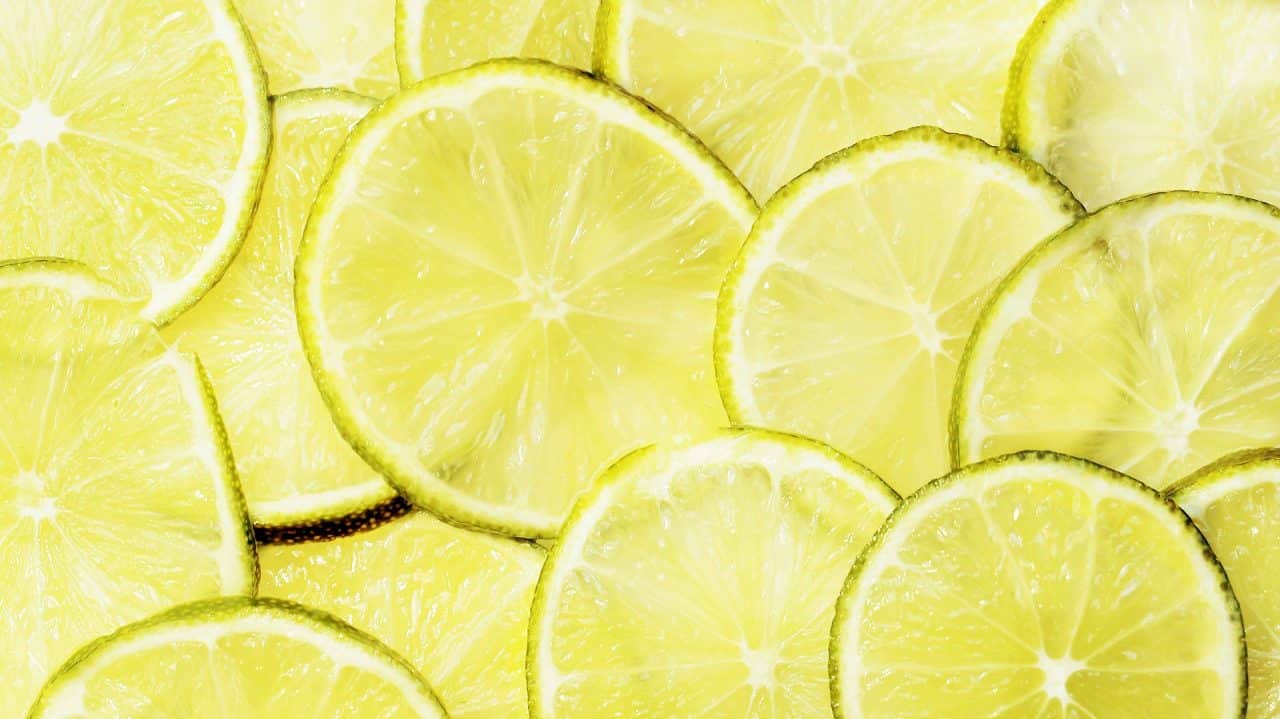 Limón, ácido cítrico. 