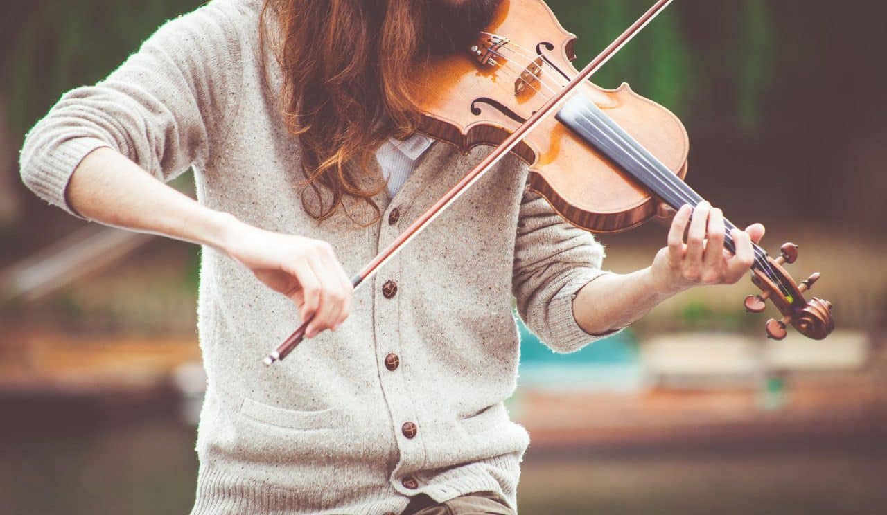 El sonido del violín puede sostenerse durante mucho tiempo. 