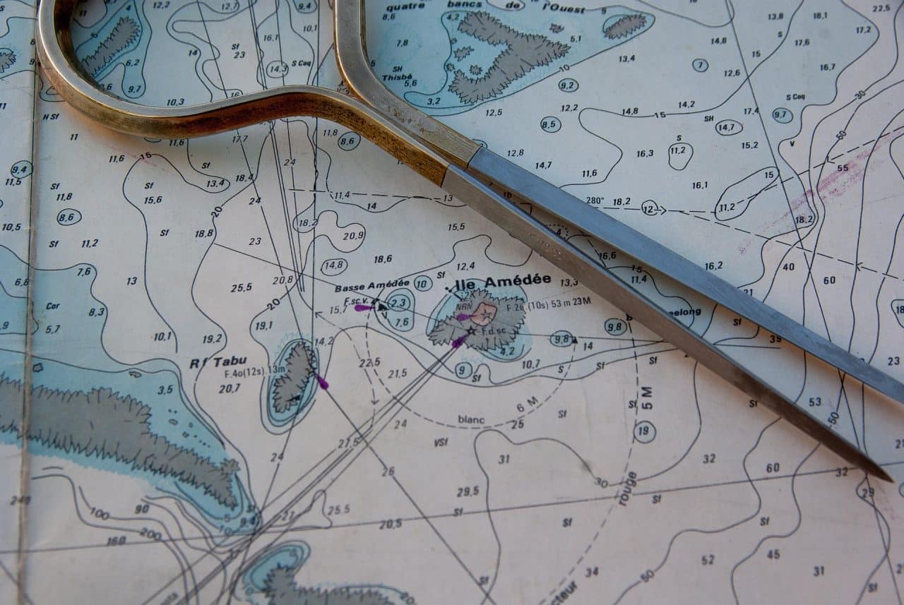 Carta náutica, mapa de las aguas navegables. 
