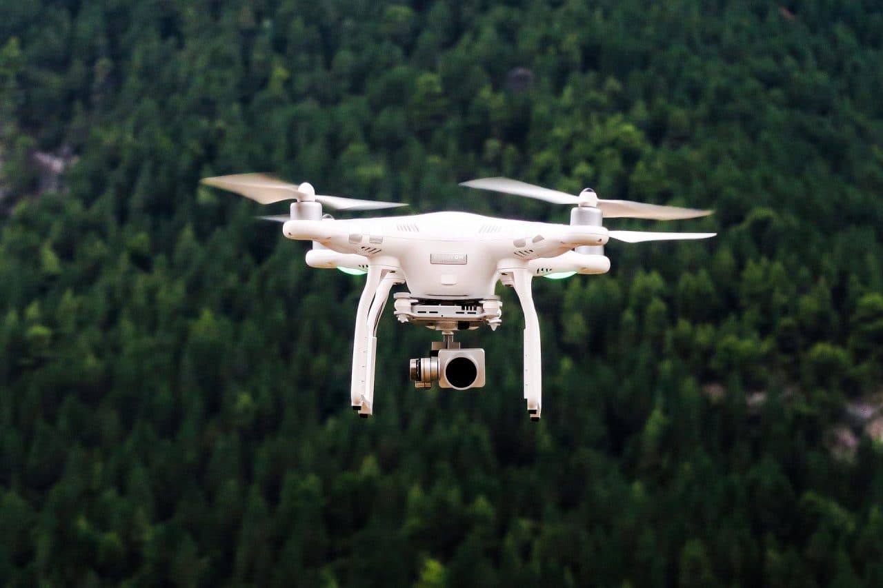 Dron, dispositivo aéreo no tripulado. 