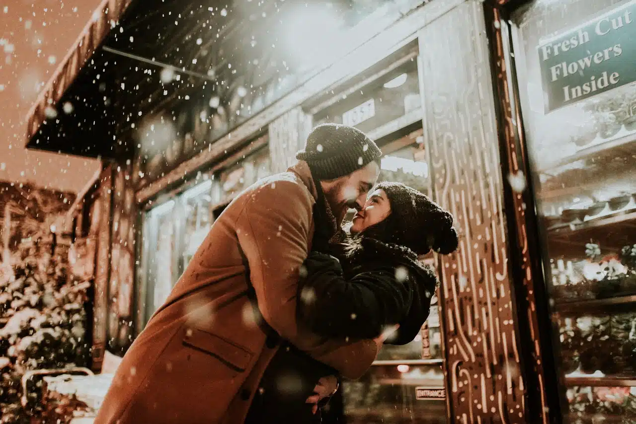 Interacción física, beso, pareja, amor romántico, asexual